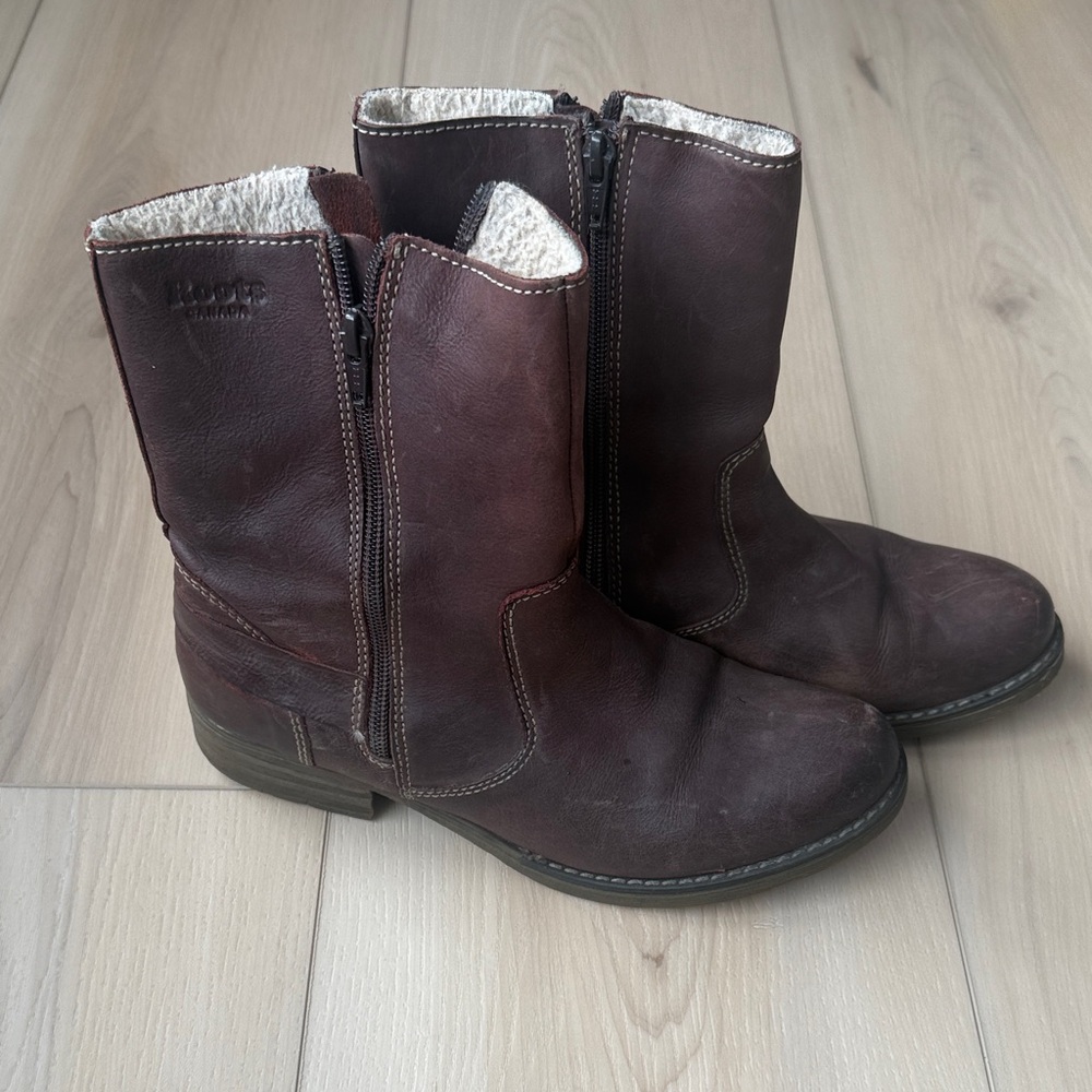 Roots Brown Leather Shearling-Lined Zip Boots | Size 39